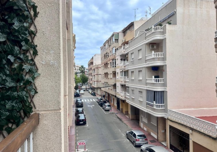 Segunda mano - Apartamento  - Torrevieja - Estacion De Autobuses