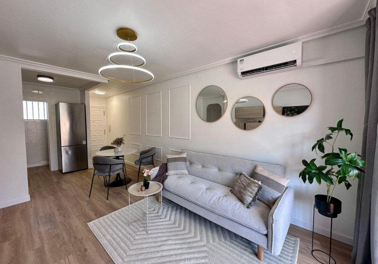 Resale - Apartment - Torrevieja - Habaneras