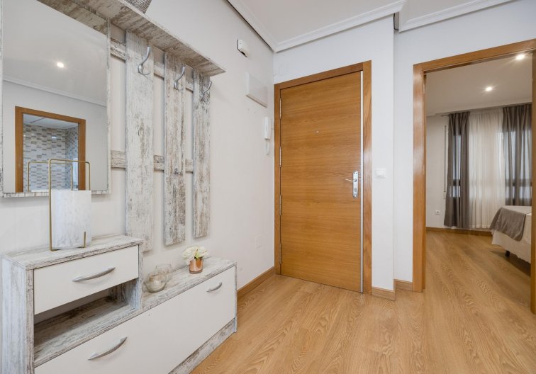 Resale - Apartment - Torrevieja - Centro