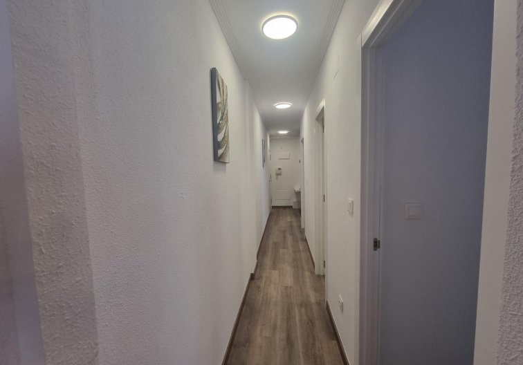 Segunda mano - Apartamento  - Torrevieja - Estacion De Autobuses