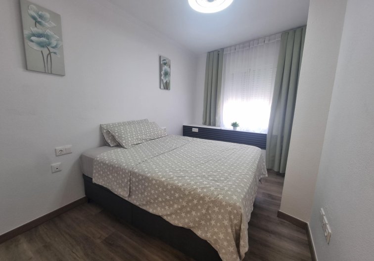 Segunda mano - Apartamento  - Torrevieja - Estacion De Autobuses