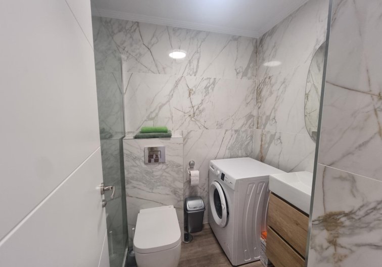 Segunda mano - Apartamento  - Torrevieja - Estacion De Autobuses