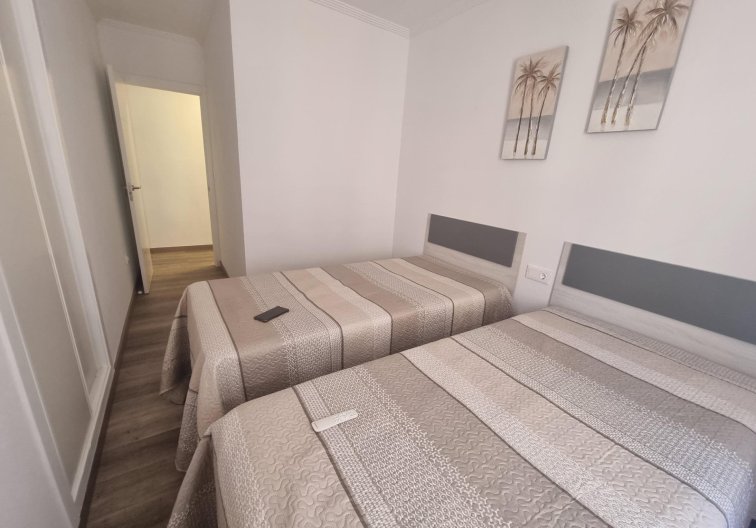 Segunda mano - Apartamento  - Torrevieja - Estacion De Autobuses