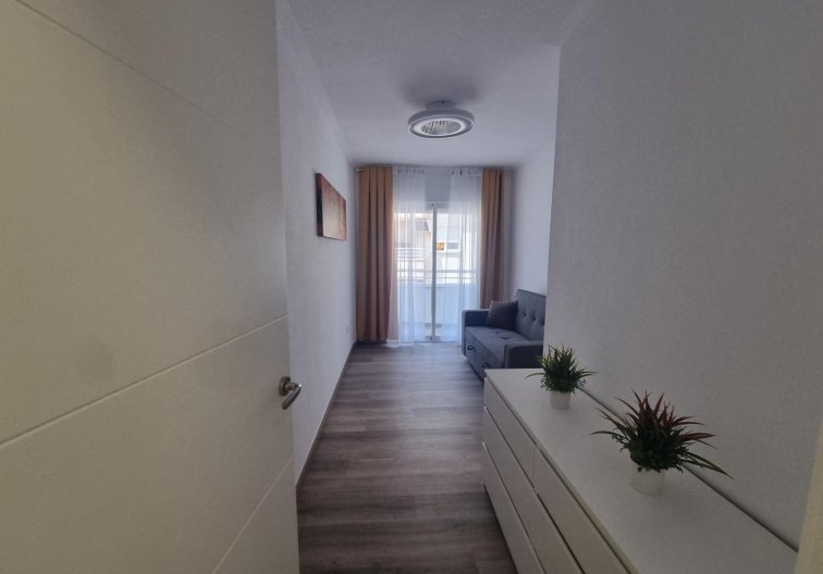 Segunda mano - Apartamento  - Torrevieja - Estacion De Autobuses
