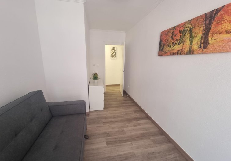 Segunda mano - Apartamento  - Torrevieja - Estacion De Autobuses