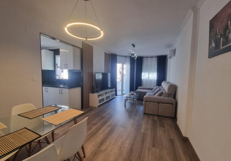 Segunda mano - Apartamento  - Torrevieja - Estacion De Autobuses