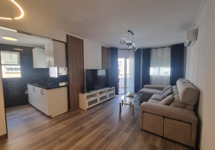 Segunda mano - Apartamento  - Torrevieja - Estacion De Autobuses