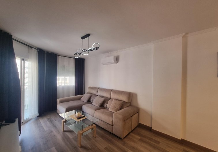 Segunda mano - Apartamento  - Torrevieja - Estacion De Autobuses