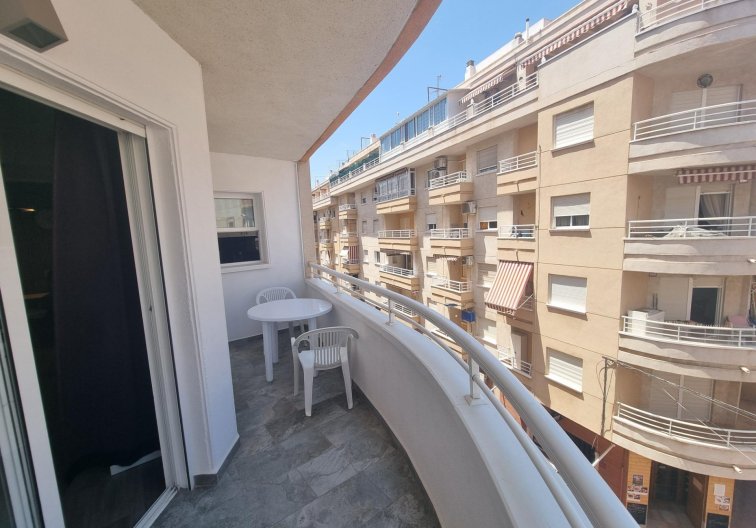 Segunda mano - Apartamento  - Torrevieja - Estacion De Autobuses