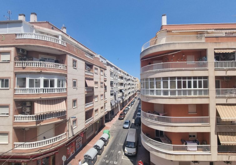 Segunda mano - Apartamento  - Torrevieja - Estacion De Autobuses