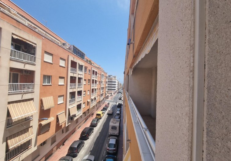 Segunda mano - Apartamento  - Torrevieja - Estacion De Autobuses