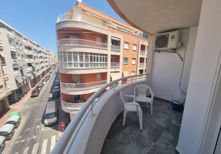 Segunda mano - Apartamento  - Torrevieja - Estacion De Autobuses