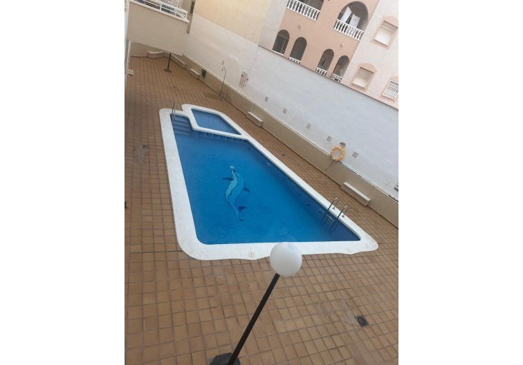 Segunda mano - Apartamento  - Torrevieja - Estacion De Autobuses