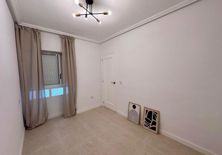 Resale - Apartment - Torrevieja - Habaneras