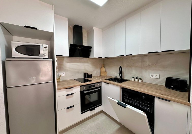 Resale - Apartment - Torrevieja - Estacion De Autobuses