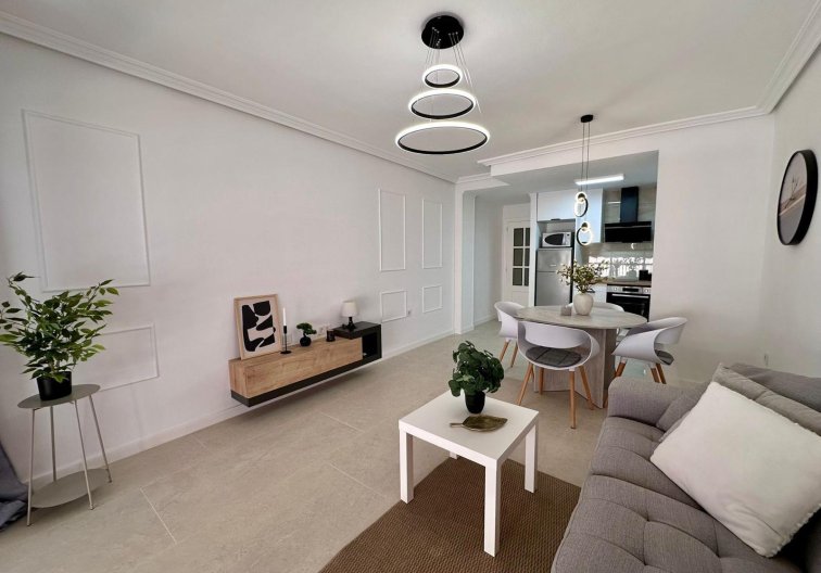 Resale - Apartment - Torrevieja - Estacion De Autobuses