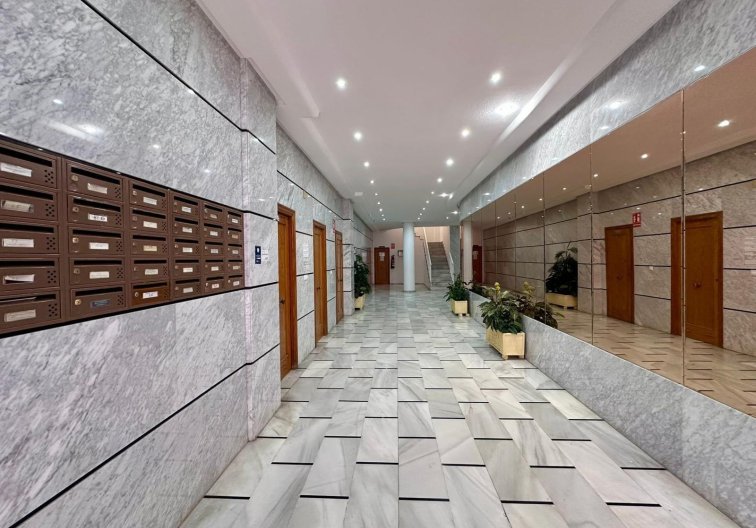 Resale - Apartment - Torrevieja - Estacion De Autobuses