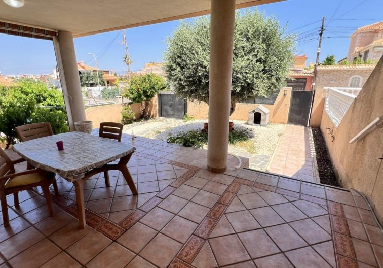 Segunda mano - villa - Torrevieja - Aguas Nuevas