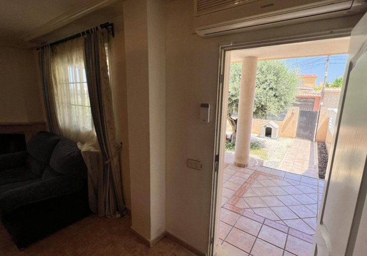 Segunda mano - villa - Torrevieja - Aguas Nuevas