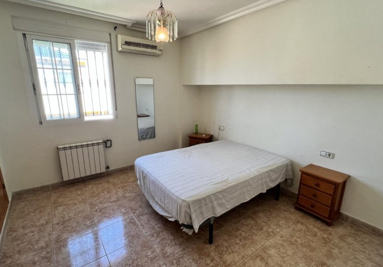 Segunda mano - villa - Torrevieja - Aguas Nuevas