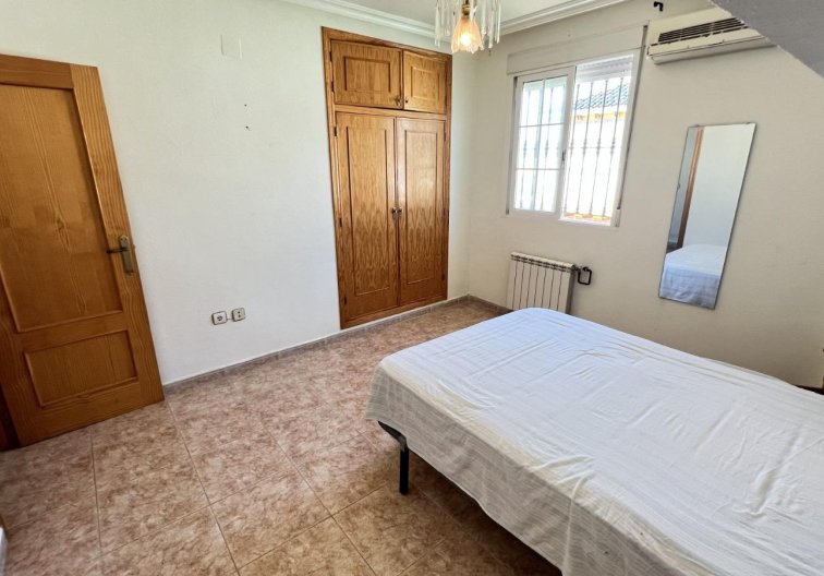 Segunda mano - villa - Torrevieja - Aguas Nuevas