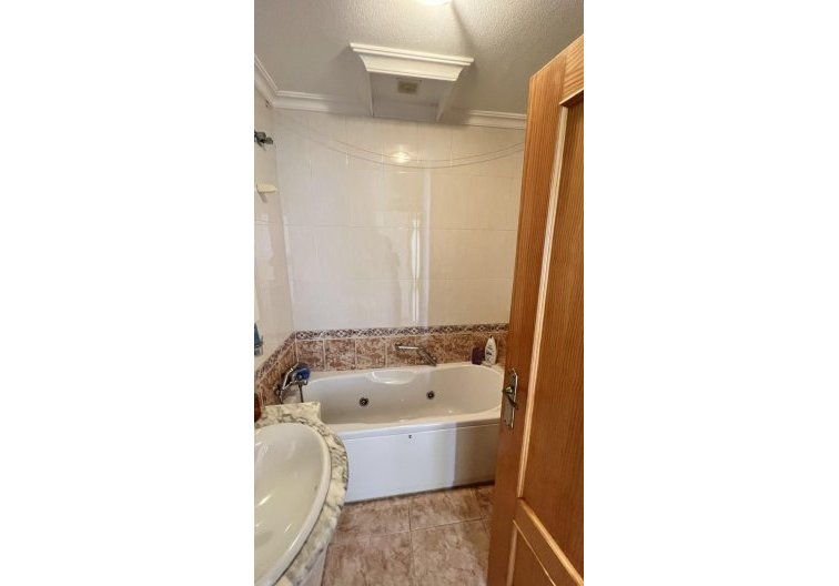 Segunda mano - villa - Torrevieja - Aguas Nuevas