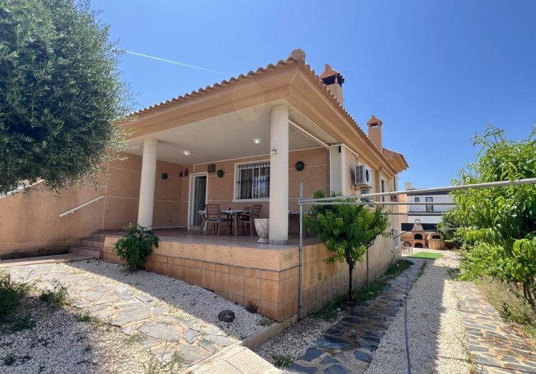 Segunda mano - villa - Torrevieja - Aguas Nuevas