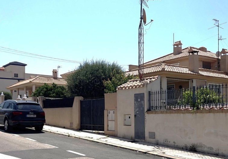 Segunda mano - villa - Torrevieja - Aguas Nuevas