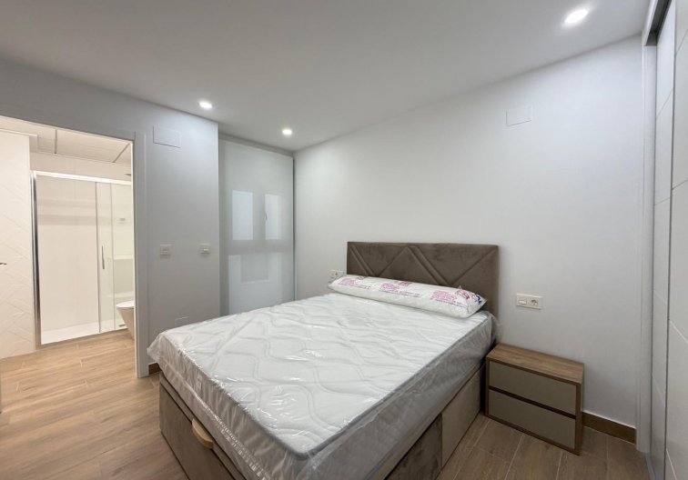 Resale - Apartment - Torrevieja - Estacion De Autobuses