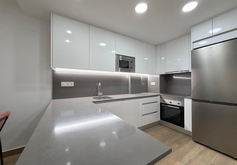 Resale - Apartment - Torrevieja - Estacion De Autobuses