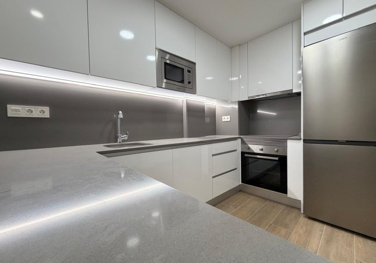 Resale - Apartment - Torrevieja - Estacion De Autobuses