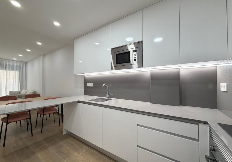 Resale - Apartment - Torrevieja - Estacion De Autobuses