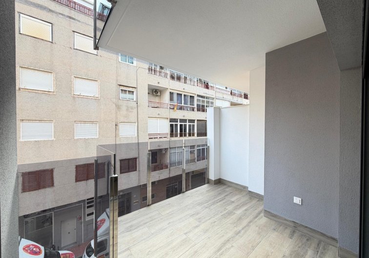 Resale - Apartment - Torrevieja - Estacion De Autobuses