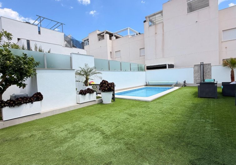 Revente - villa - Torrevieja - Aguas Nuevas