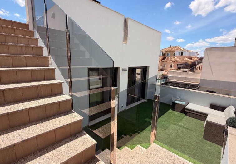 Revente - villa - Torrevieja - Aguas Nuevas