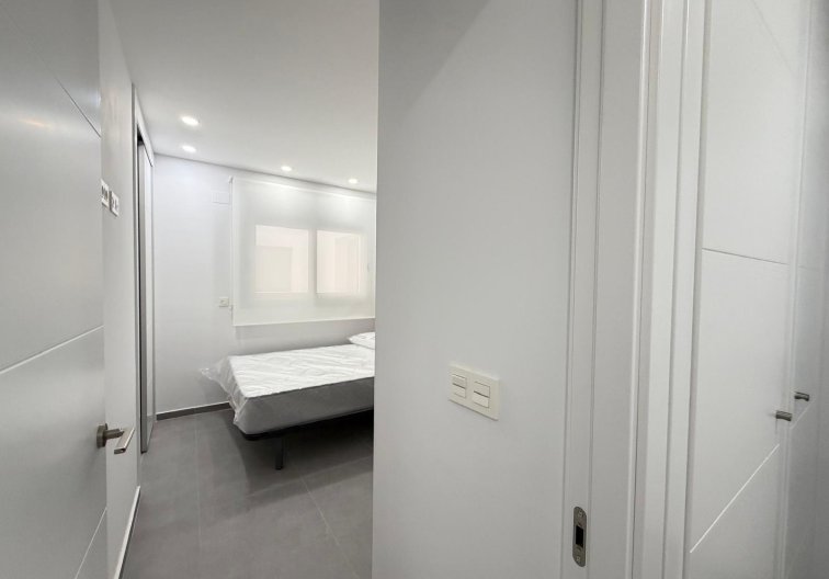 Segunda mano - Apartamento  - Torrevieja - Estacion De Autobuses