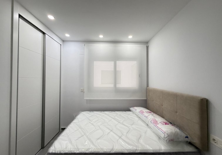 Segunda mano - Apartamento  - Torrevieja - Estacion De Autobuses