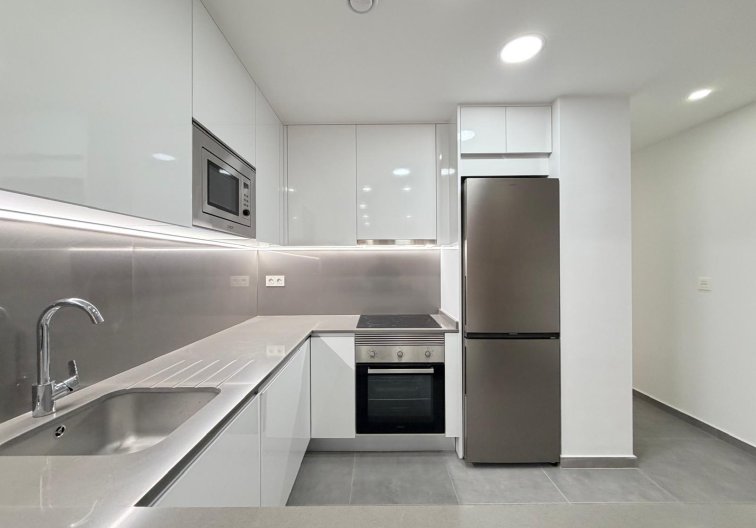 Segunda mano - Apartamento  - Torrevieja - Estacion De Autobuses