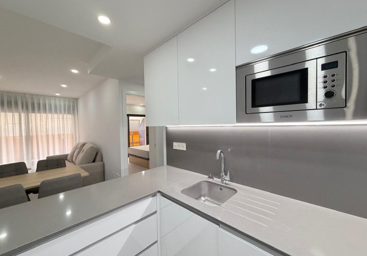 Segunda mano - Apartamento  - Torrevieja - Estacion De Autobuses