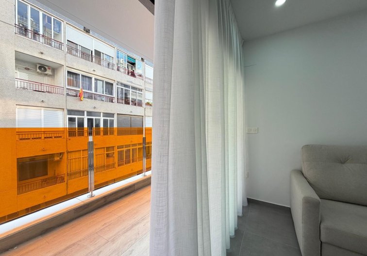 Segunda mano - Apartamento  - Torrevieja - Estacion De Autobuses