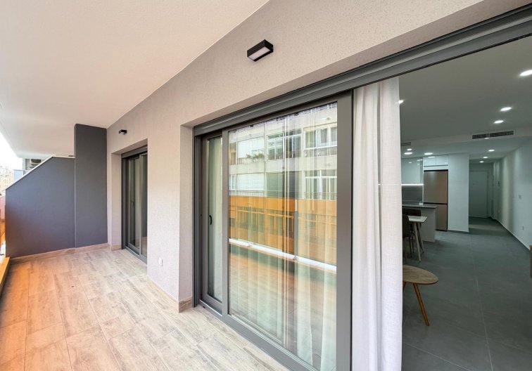 Segunda mano - Apartamento  - Torrevieja - Estacion De Autobuses