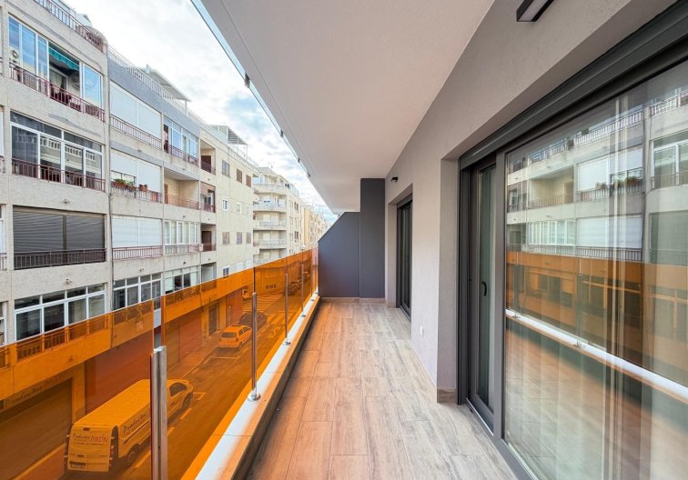 Segunda mano - Apartamento  - Torrevieja - Estacion De Autobuses