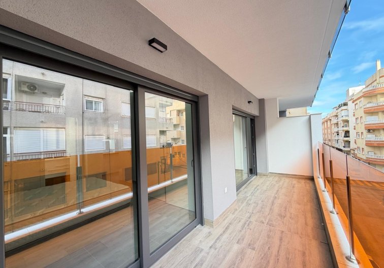 Segunda mano - Apartamento  - Torrevieja - Estacion De Autobuses