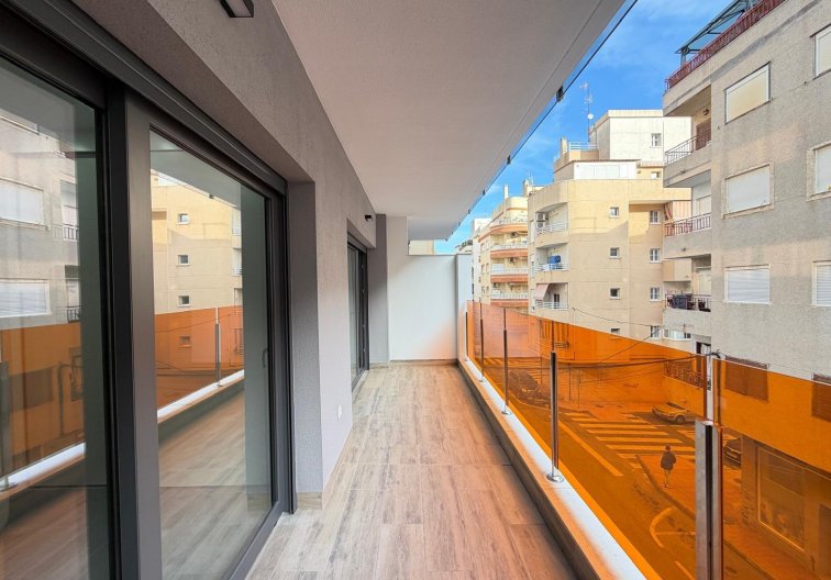 Segunda mano - Apartamento  - Torrevieja - Estacion De Autobuses
