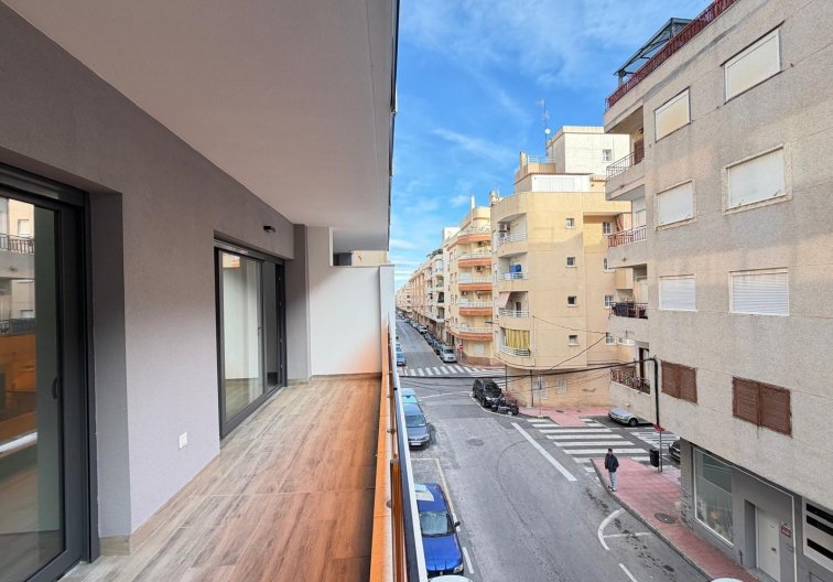 Segunda mano - Apartamento  - Torrevieja - Estacion De Autobuses