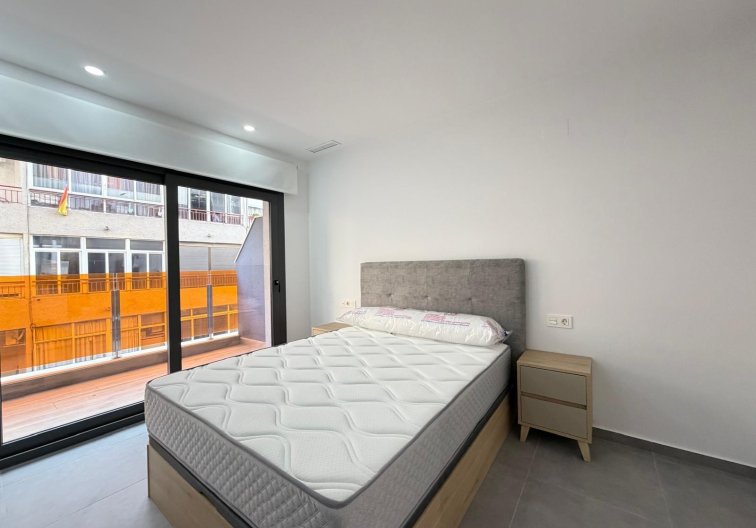 Segunda mano - Apartamento  - Torrevieja - Estacion De Autobuses