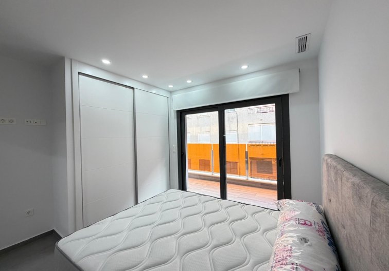 Segunda mano - Apartamento  - Torrevieja - Estacion De Autobuses