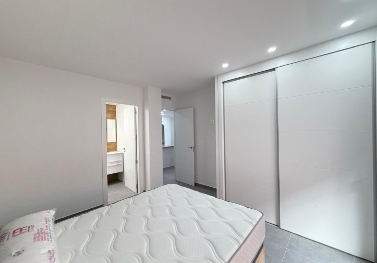 Segunda mano - Apartamento  - Torrevieja - Estacion De Autobuses