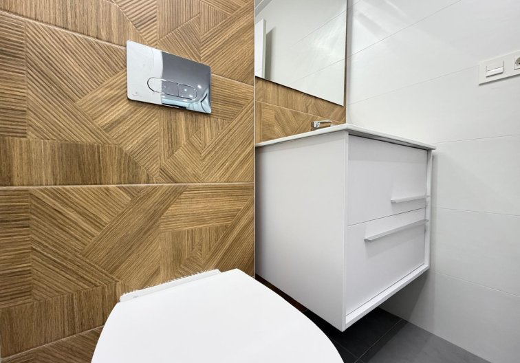 Segunda mano - Apartamento  - Torrevieja - Estacion De Autobuses