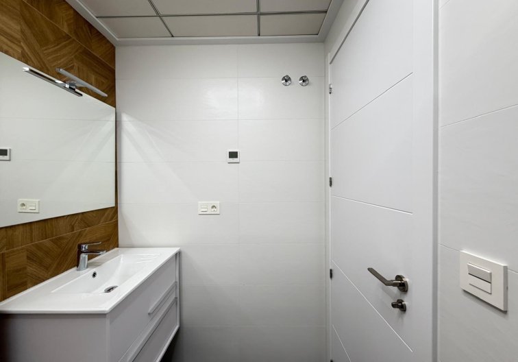 Segunda mano - Apartamento  - Torrevieja - Estacion De Autobuses